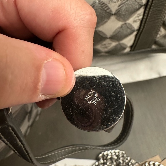 MCM DIAMOND PRINT GRAY TOTE/NYLON & LEATHER/ CLIP CLOSURE WITH MATCHING POUCH!! - Picture 3 of 16